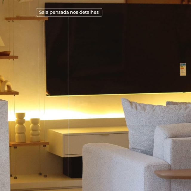 Onde o design encontra o conforto. ✨Na EVVIQ, cada detalhe é pensado para transformar a sala em um espaço de acolhimento, elegância e funcionalidade.
Iluminação estratégica, texturas que convidam ao toque e uma composição que traduz equilíbrio em cada elemento.Mais do que mobiliário, criamos experiências que elevam o seu viver.